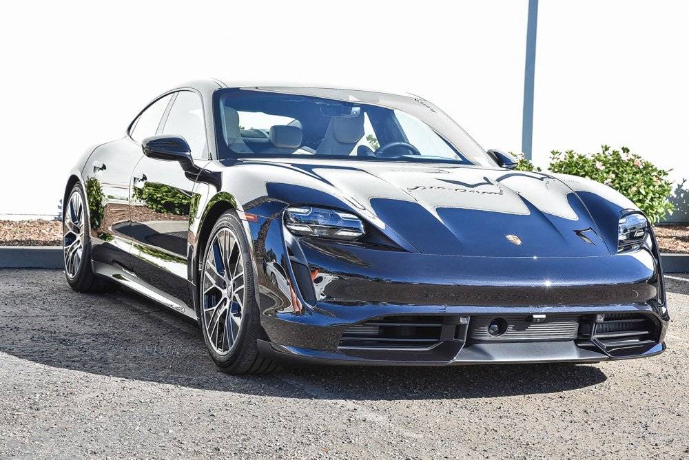 Porsche Taycan BLACK / JET BLACK Taycan Club 2020 Jet Black Porsche Taycan Turbo 3
