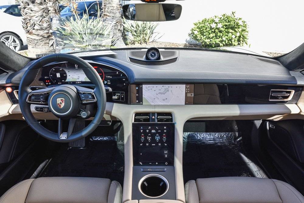 Porsche Taycan BLACK / JET BLACK Taycan Club 2020 Jet Black Porsche Taycan Turbo 11