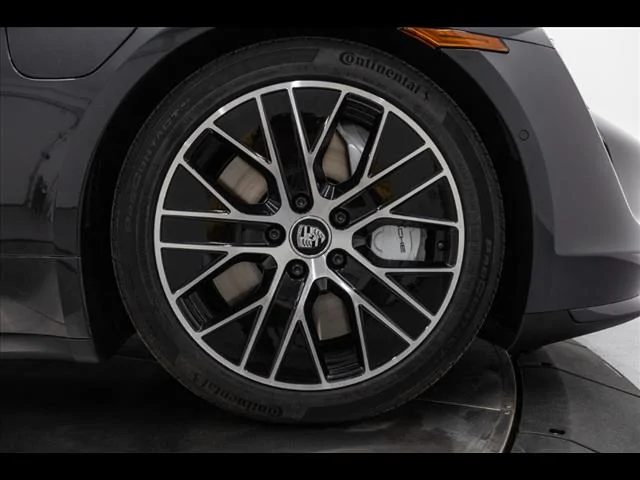 Porsche Taycan VOLCANO GREY Taycan Club Volcano Grey Porsche Taycan Turbo9