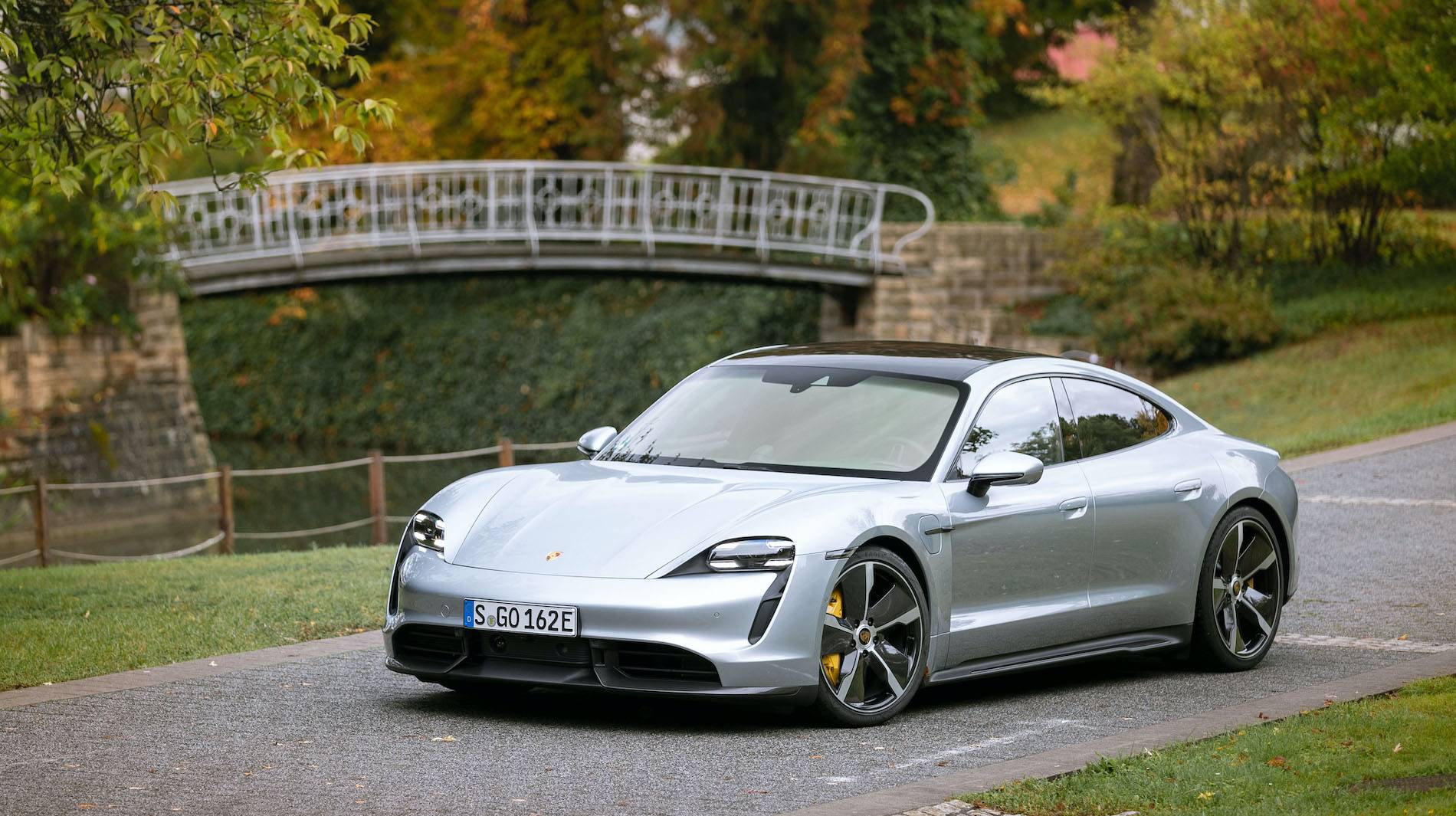 Porsche Taycan DOLOMITE SILVER Taycan Club Dolomite Silver Taycan Turbo S