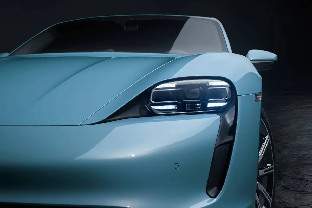 Porsche Taycan Is "LED-Matrix Design Headlights incl. Porsche Dynamic Light System Plus (PDLS+)" standard eq? 166449-porsche-taycan-4s-belgie-11