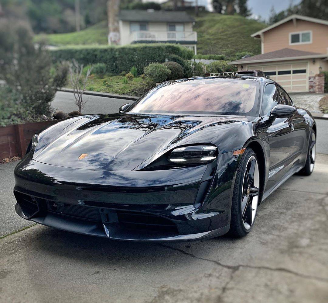Porsche Taycan BLACK / JET BLACK Taycan Club Porsche Taycan Black 1