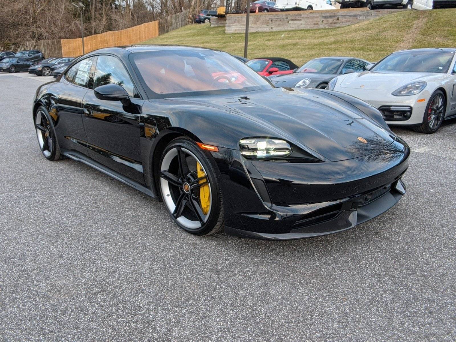Porsche Taycan BLACK / JET BLACK Taycan Club Porsche Taycan Black 3