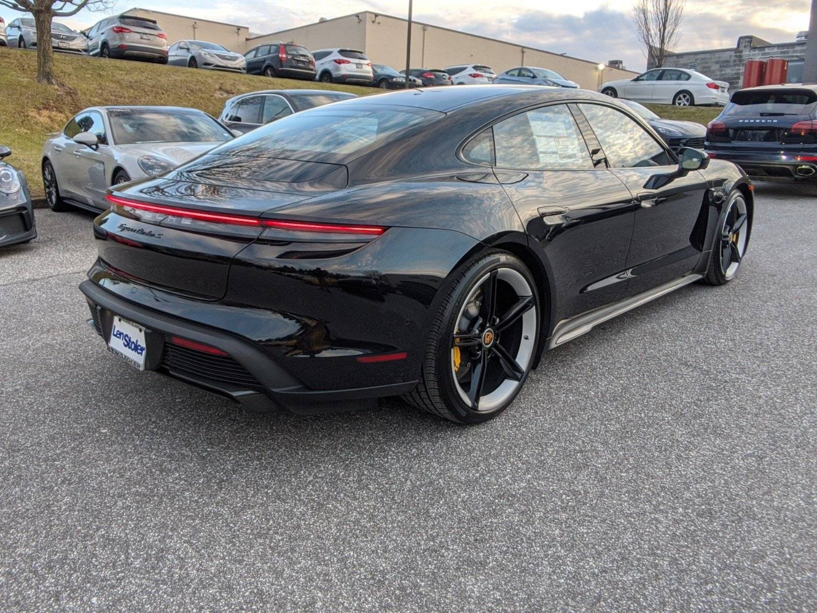 Porsche Taycan BLACK / JET BLACK Taycan Club Porsche Taycan Black 4