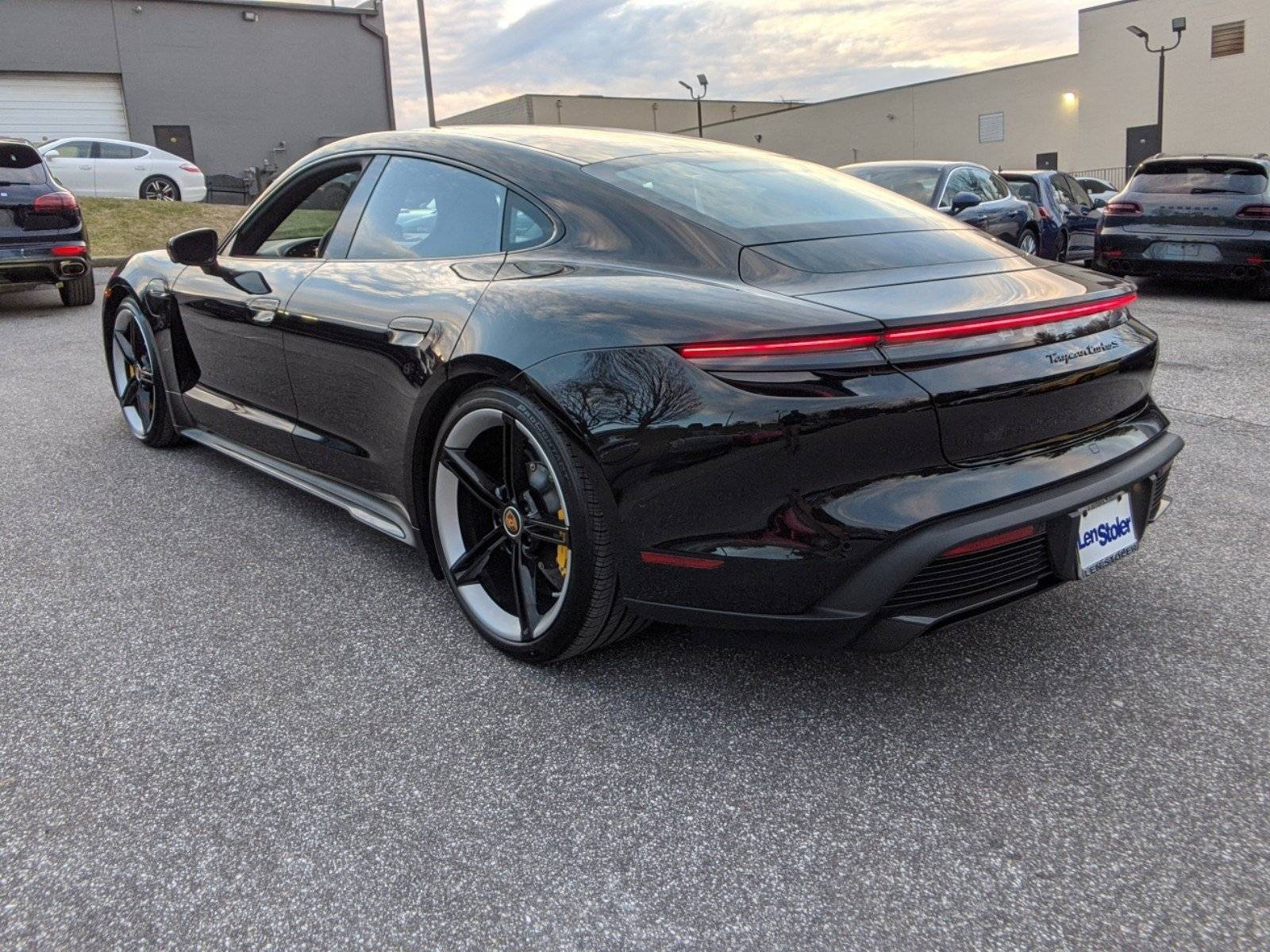 Porsche Taycan BLACK / JET BLACK Taycan Club Porsche Taycan Black 5
