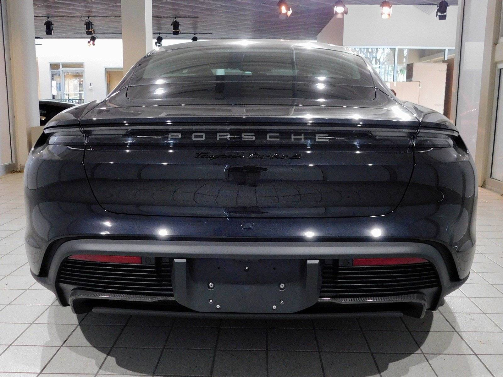 Porsche Taycan BLACK / JET BLACK Taycan Club Porsche Taycan Black 10