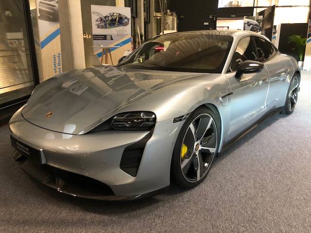 Porsche Taycan DOLOMITE SILVER Taycan Club Dolomite Silver Taycan