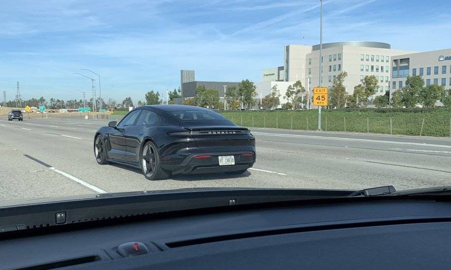 Porsche Taycan BLACK / JET BLACK Taycan Club real world black Taycan sighting3
