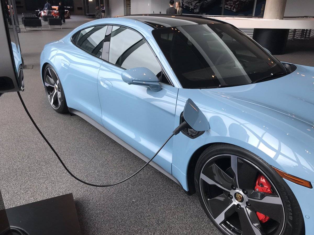 Porsche Taycan FROZEN BLUE Taycan Club Frozen Blue Taycan 4S