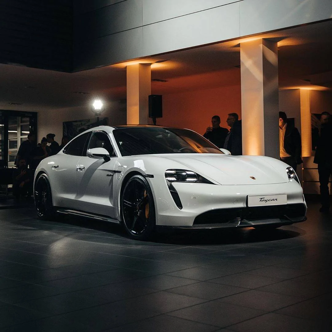 Porsche Taycan CARRARA WHITE Taycan Club CARRARA WHITE Taycan Turbo 1