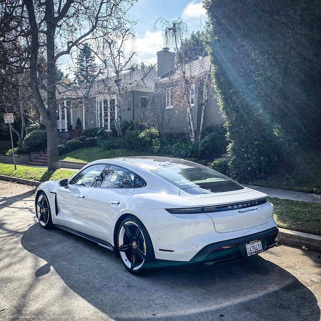 CARRARA WHITE Taycan Turbo 3.jpg