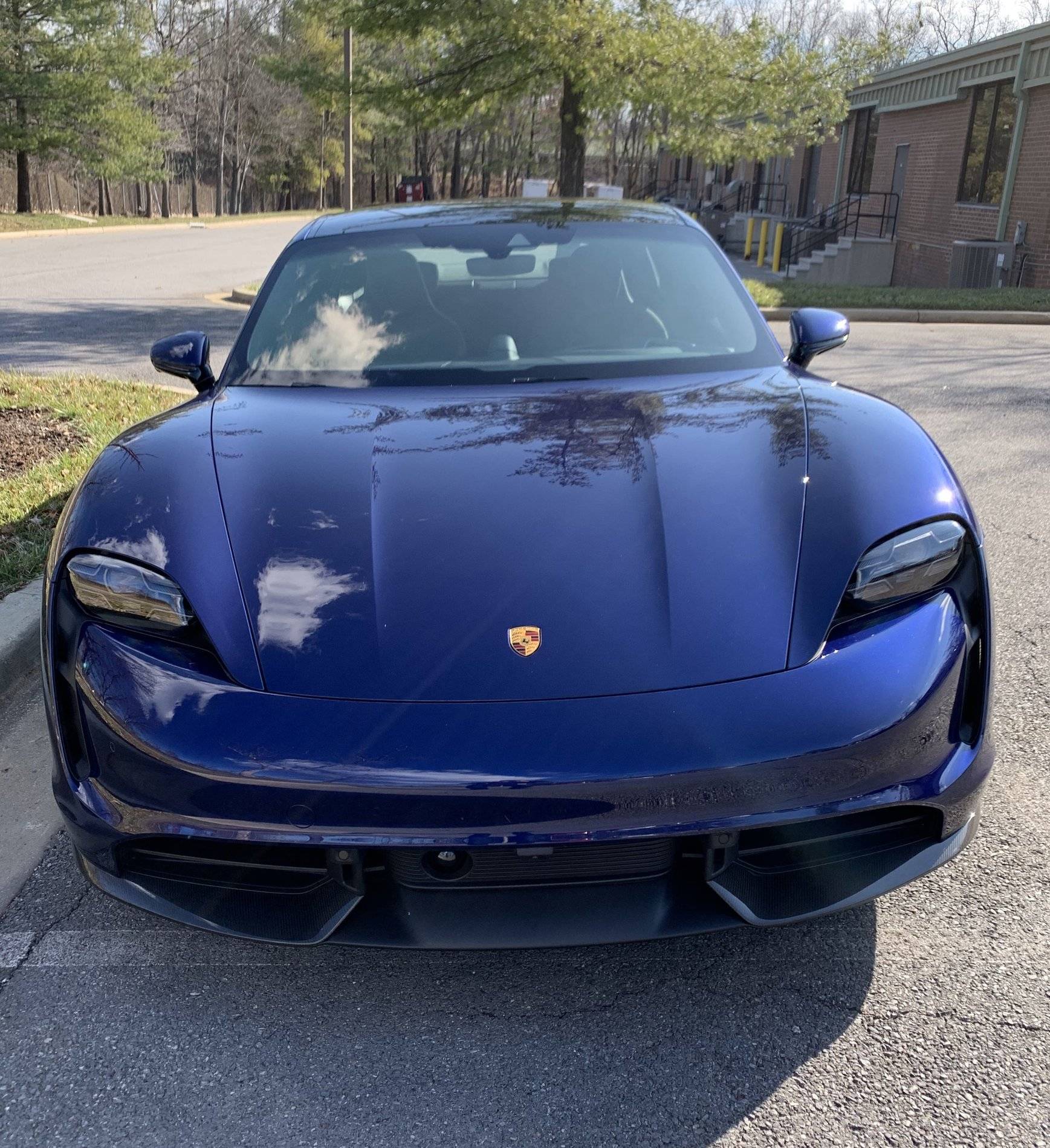 Porsche Taycan GENTIAN BLUE Taycan Club Front