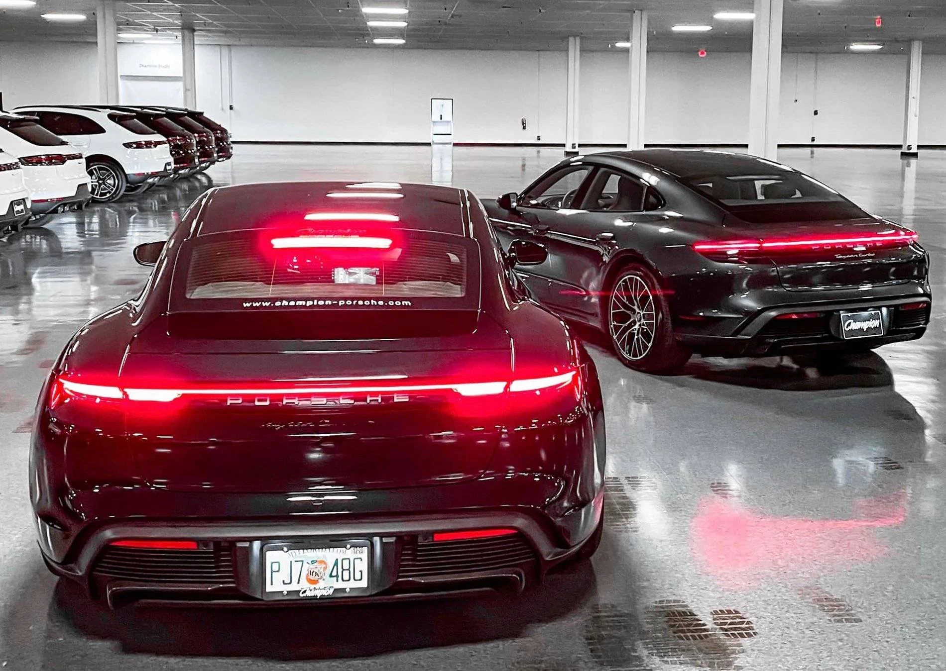 Porsche Taycan VOLCANO GREY Taycan Club 00BEDF8F-8A4C-4E09-8D39-75F641BEFC05