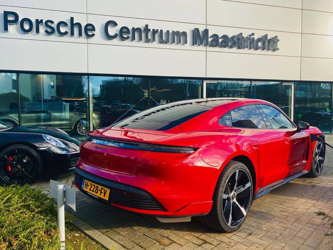 Porsche Taycan CARMINE RED Taycan Club Porsche Taycan Carmine Red