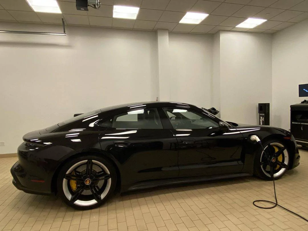 Porsche Taycan BLACK / JET BLACK Taycan Club 84161678_174801136918218_9085467474571322081_n