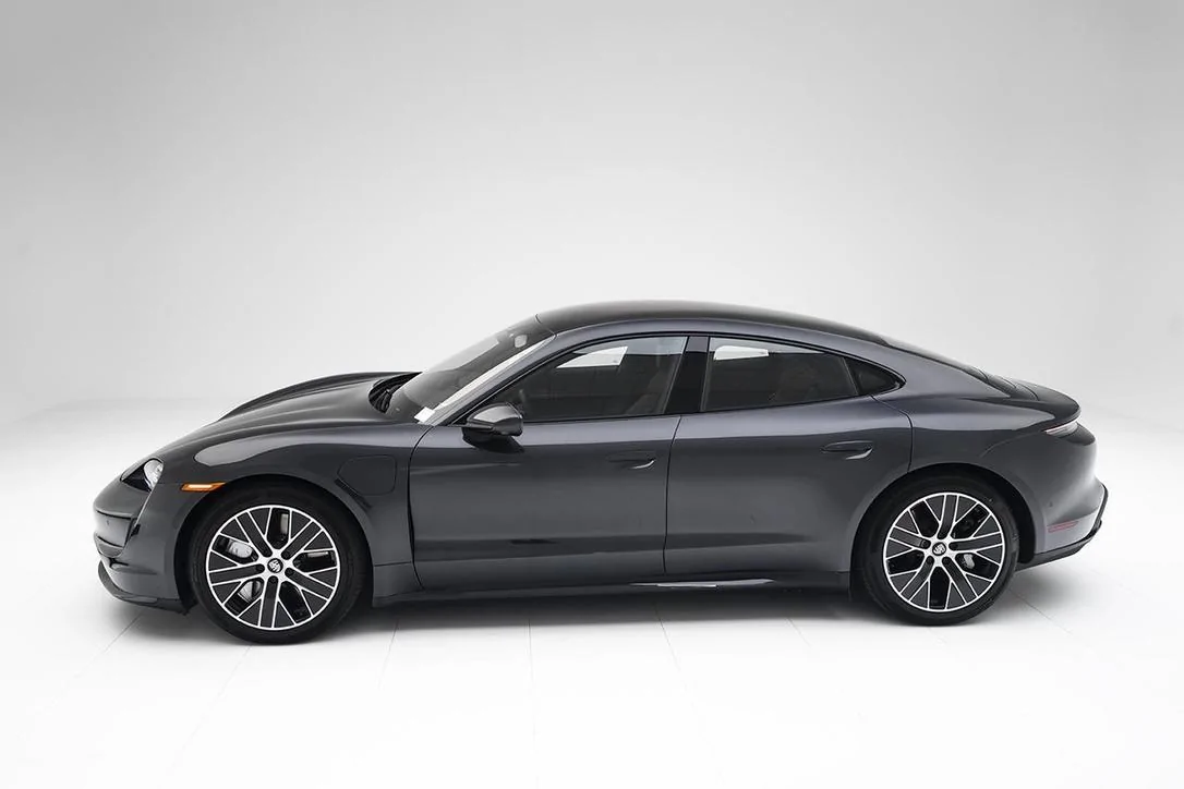 Porsche Taycan VOLCANO GREY Taycan Club 7575FFE5-8AB1-4130-B093-C96DD00CADA8