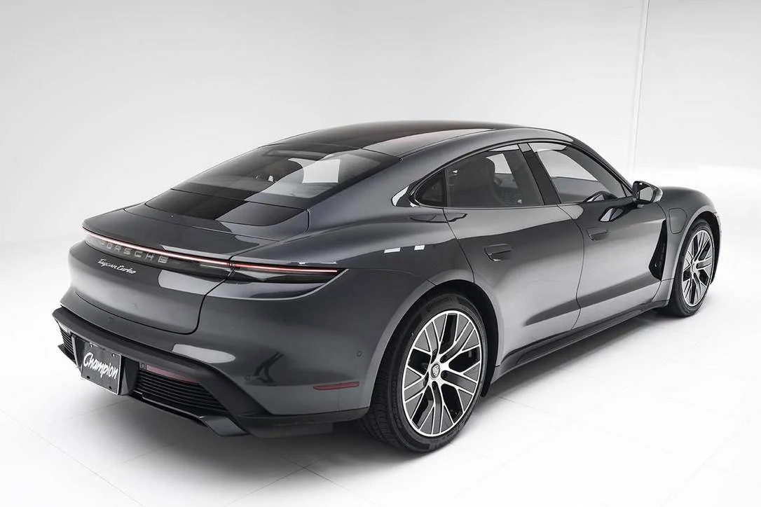 Porsche Taycan VOLCANO GREY Taycan Club 639A3E54-7610-4865-B811-2017CA94CE60