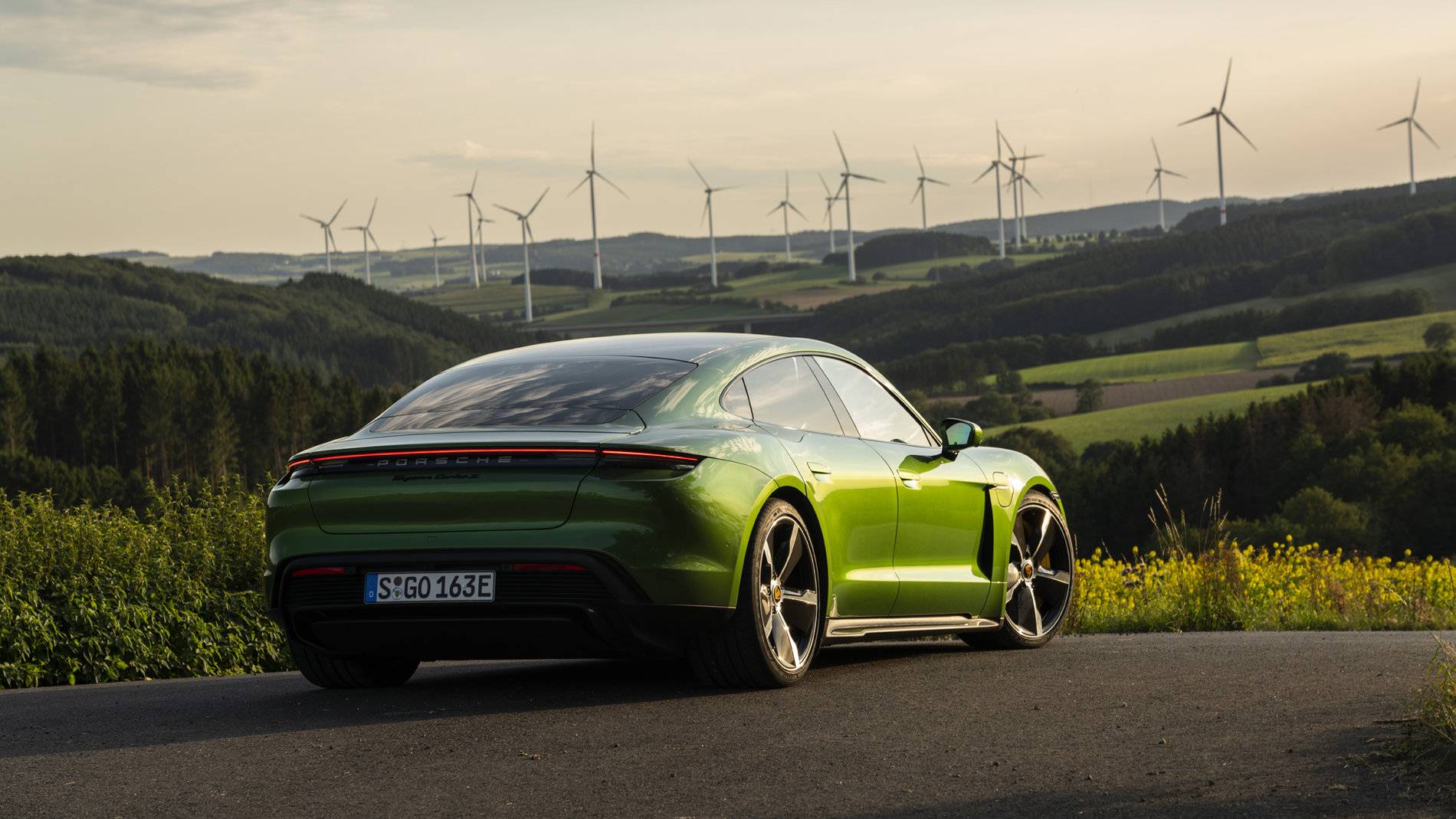 Porsche Taycan MAMBA GREEN Taycan Club Taycan Turbo Mamba Green