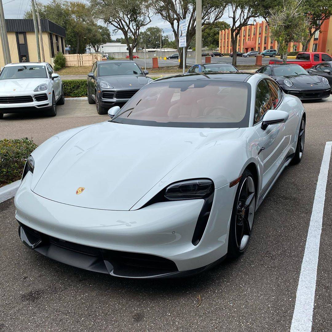 Porsche Taycan CARRARA WHITE Taycan Club Carrara White Porsche Taycan