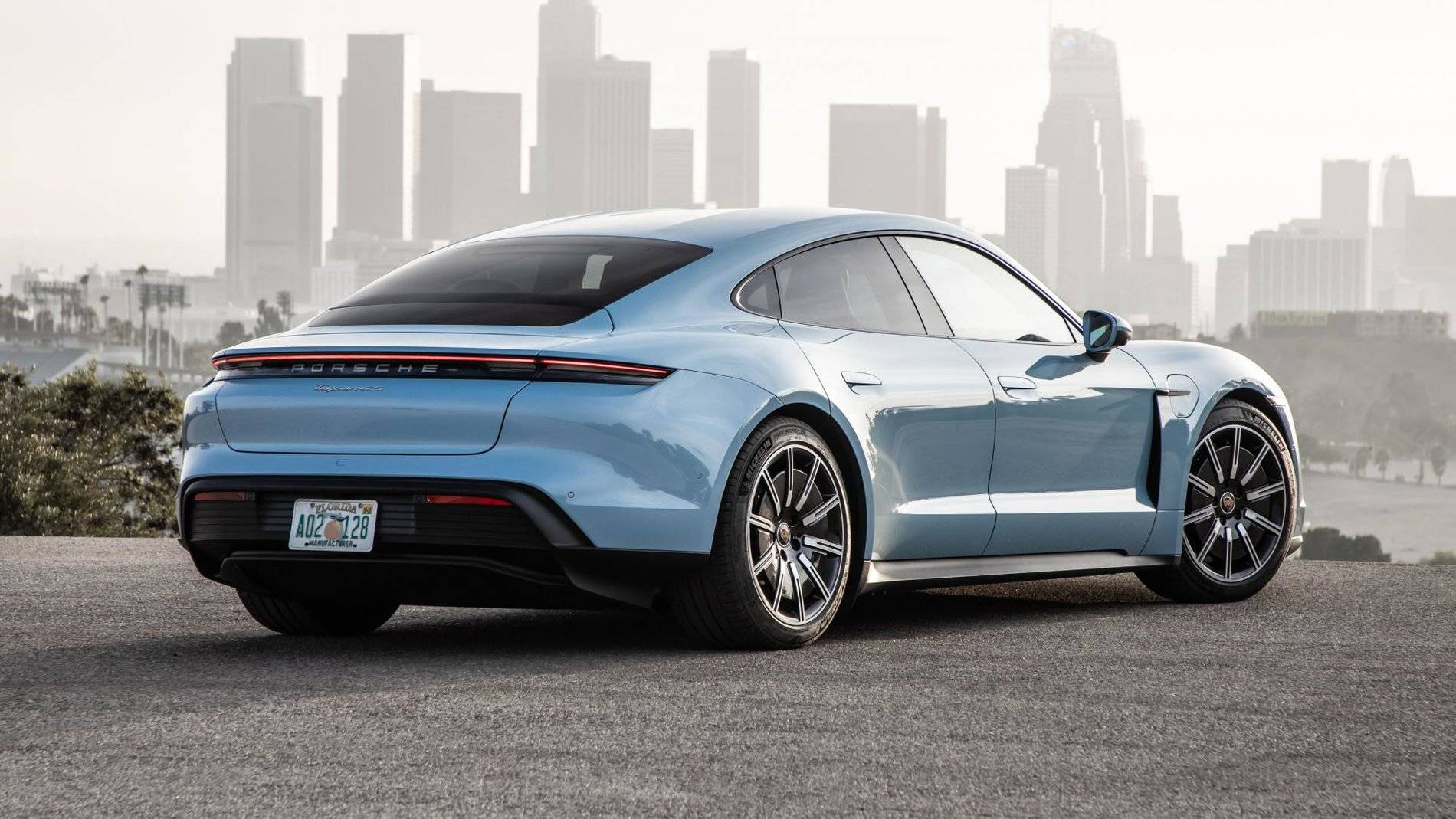 Porsche Taycan FROZEN BLUE Taycan Club 8DD8BE9A-90AB-40D3-9D59-98291C42AE25