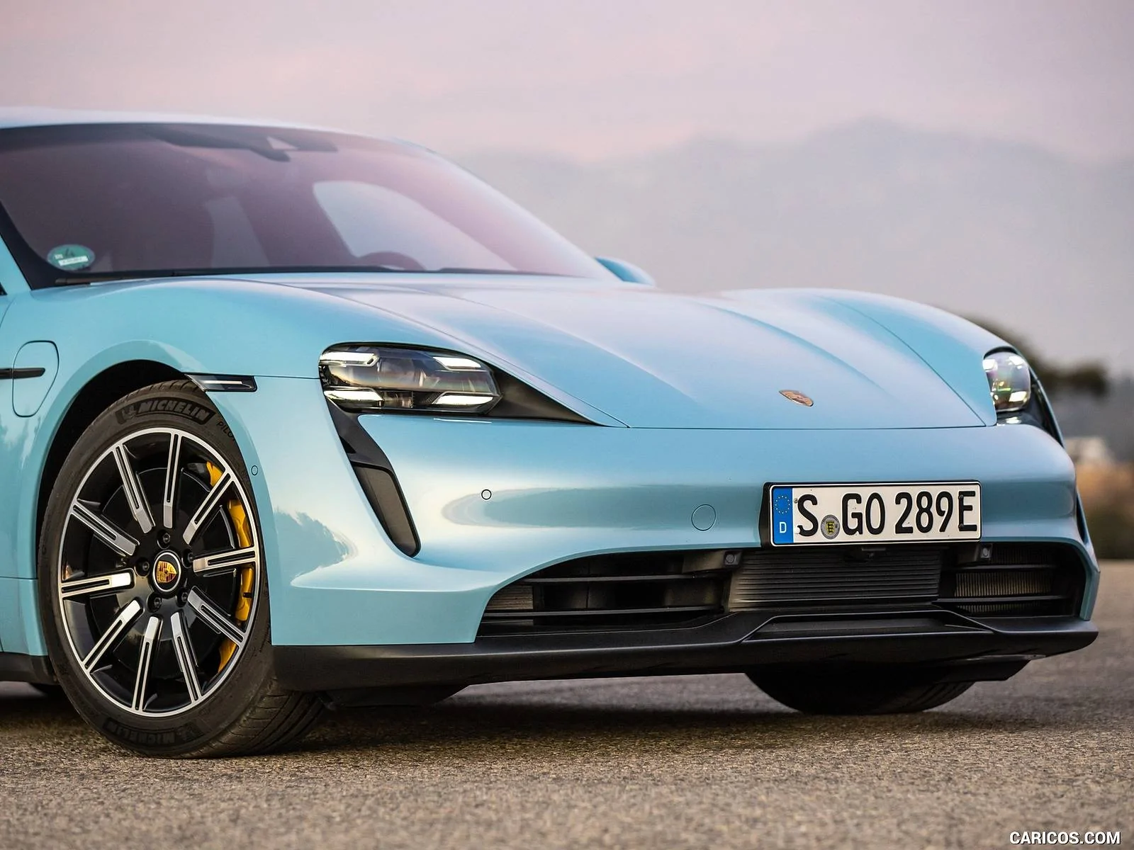 Porsche Taycan FROZEN BLUE Taycan Club C1547220-1CA7-40BC-9681-6FAADAE429CC