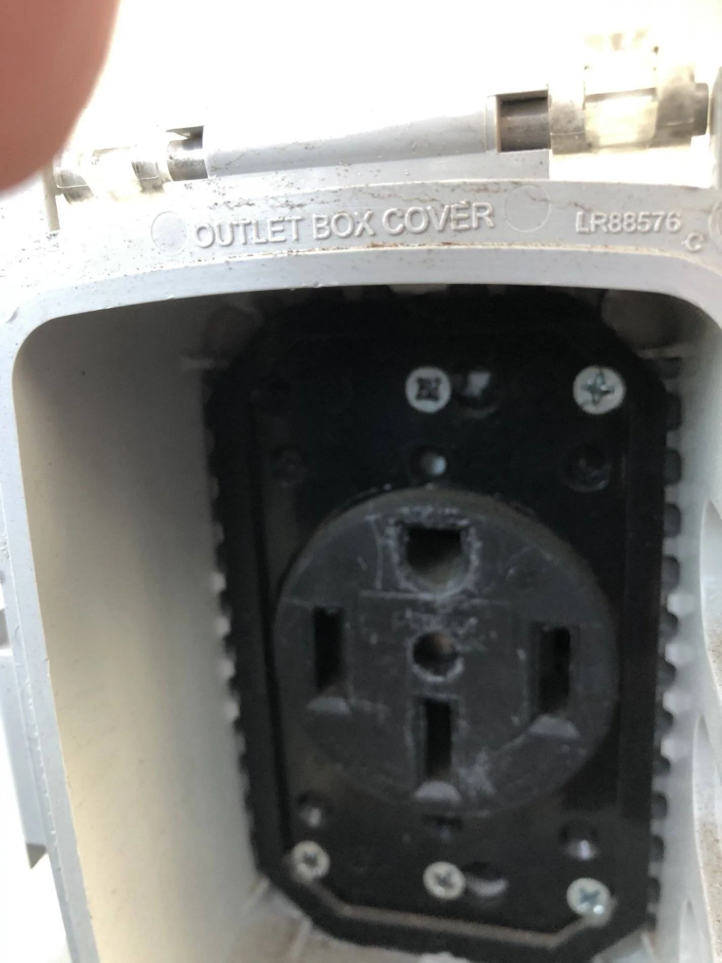 Porsche Taycan Adapter for 240v outlet needed? 1580394274505