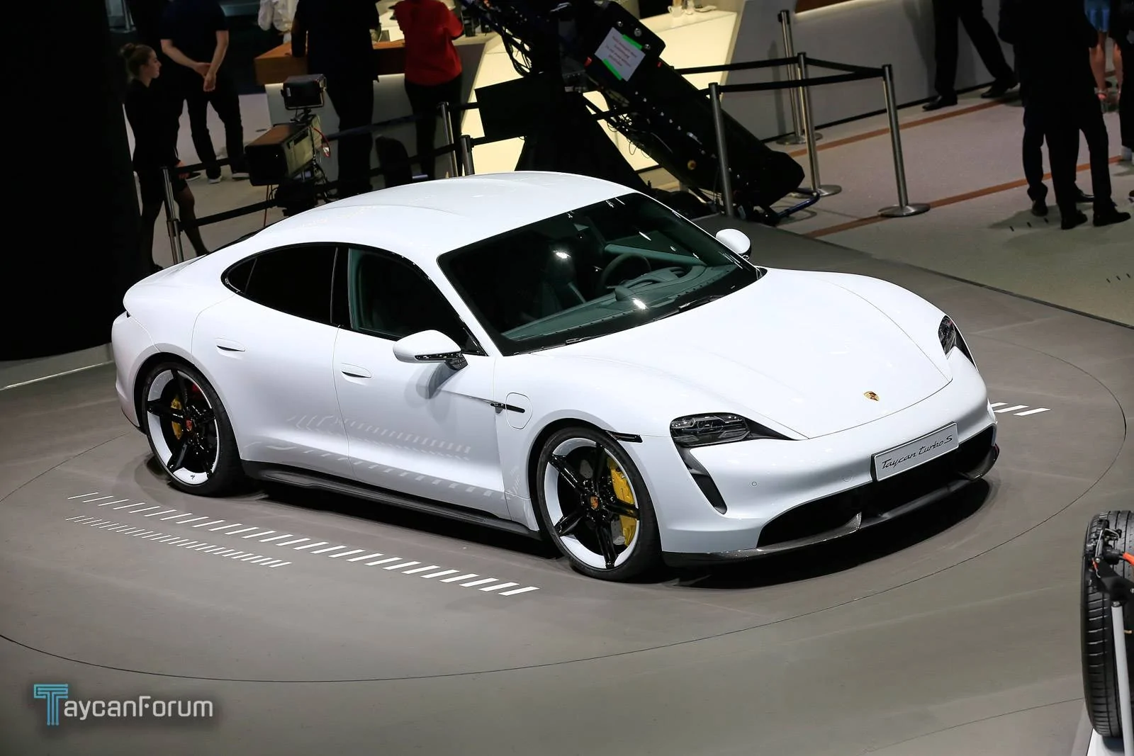 Porsche Taycan White Mission E wheels on white 4S? taycan-frankfurt-25462_-jpg