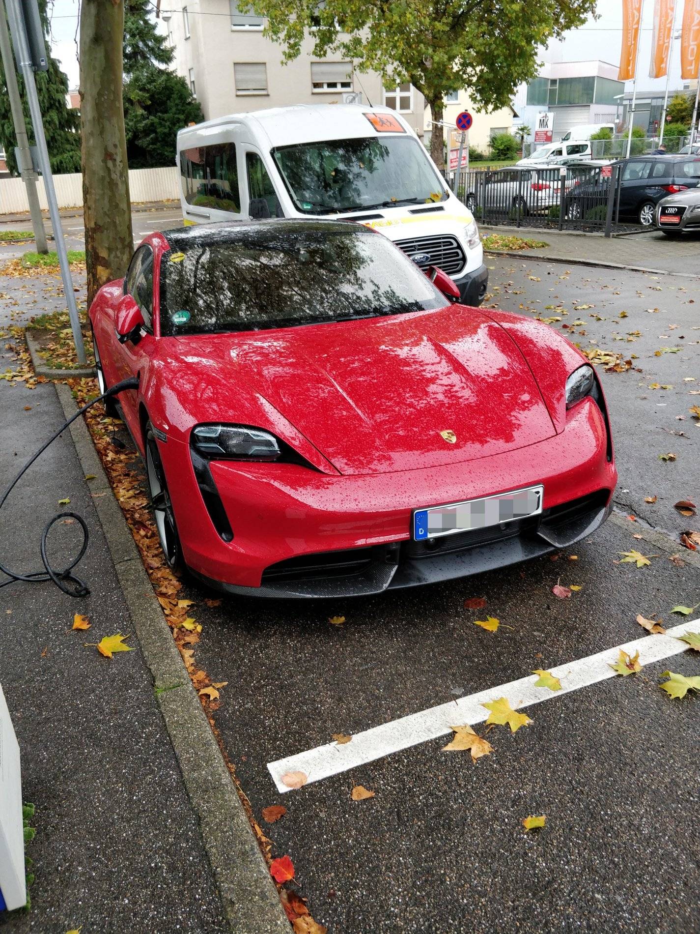 Porsche Taycan CARMINE RED Taycan Club gf8ejqkd9kv31