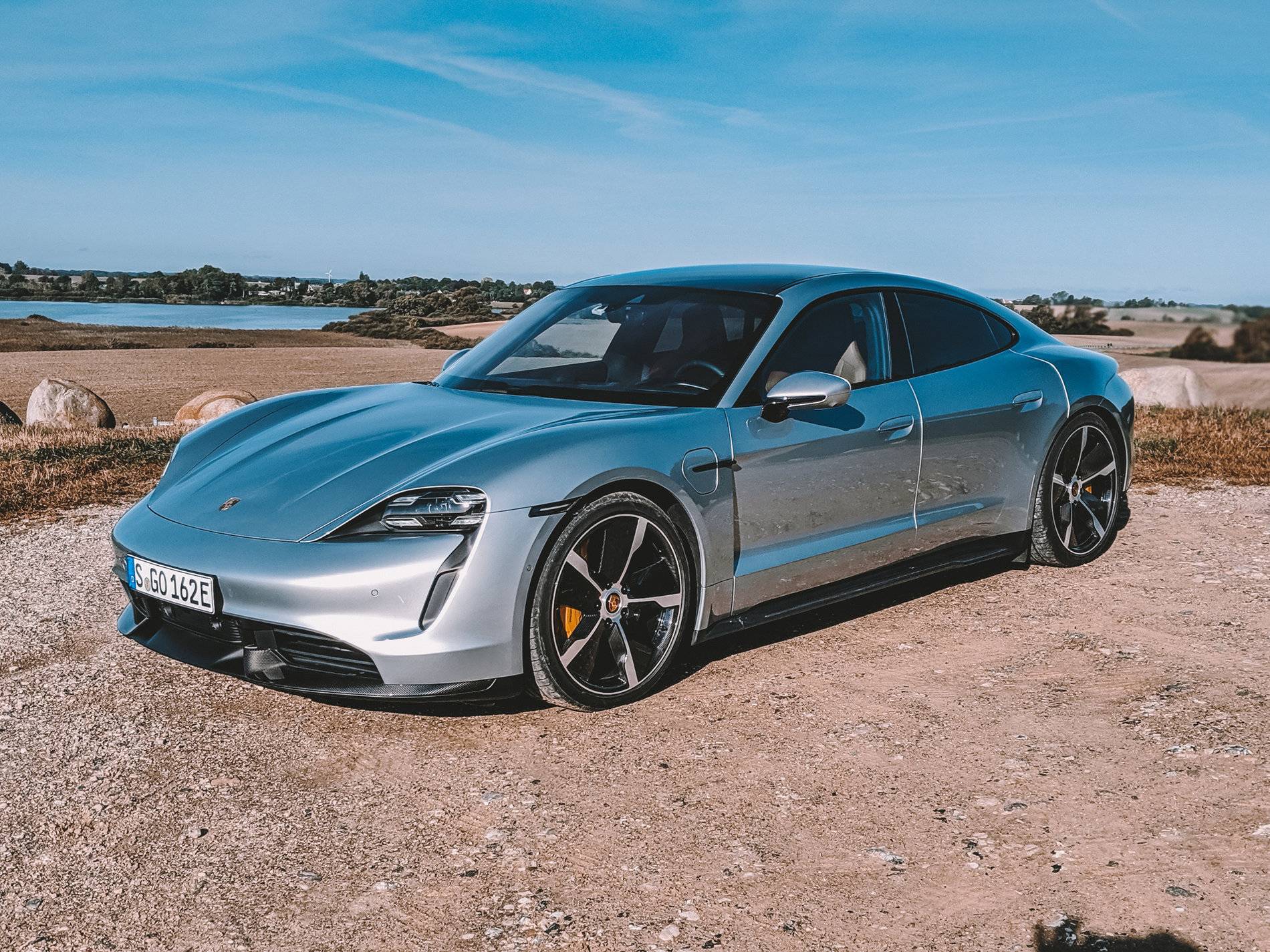 Porsche Taycan DOLOMITE SILVER Taycan Club Dolomite Silver Porsche Taycan Turbo Photo4