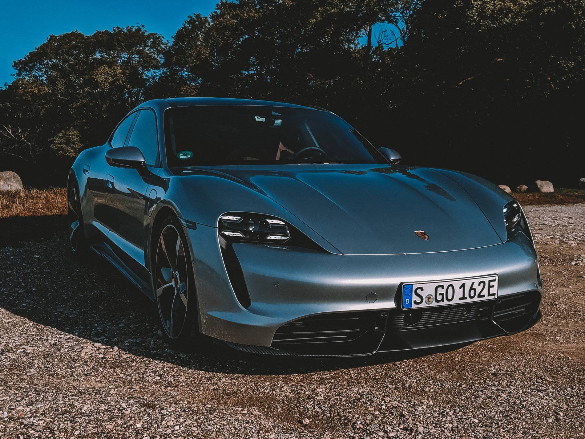 Porsche Taycan DOLOMITE SILVER Taycan Club Dolomite Silver Porsche Taycan Turbo Photo3