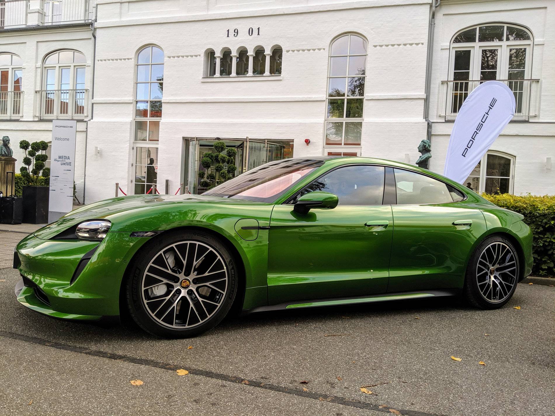 Porsche Taycan MAMBA GREEN Taycan Club Porsche Taycan Turbo Mamba Green