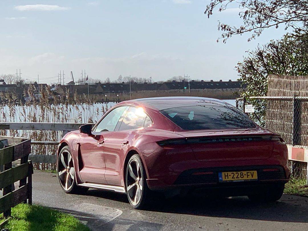 Porsche Taycan CARMINE RED Taycan Club 83635919_815233362278297_1671611600995591509_n