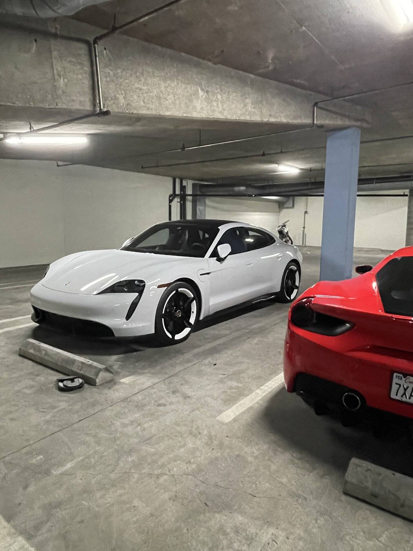 Porsche Taycan CARRARA WHITE Taycan Club 3470816D-1DC1-4394-A34E-700F0E98B191