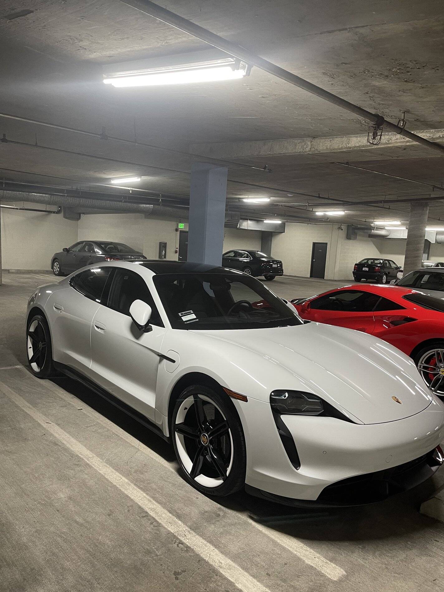 Porsche Taycan CARRARA WHITE Taycan Club EB2D3DEA-7286-4BAC-B73F-187B2D1C1424