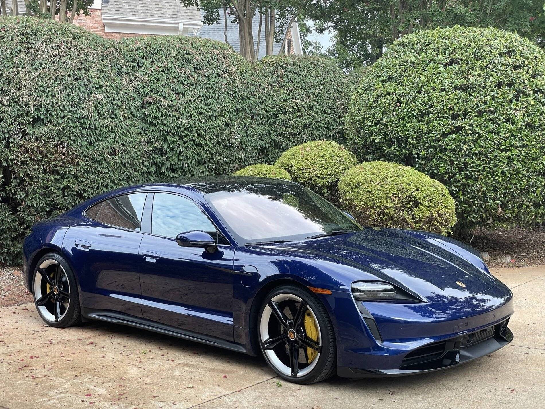 Porsche Taycan GENTIAN BLUE Taycan Club FDFC3F40-469E-47BD-BF47-DA9F96E81F88