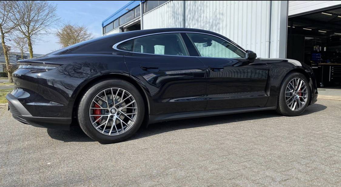 Porsche Taycan Pictures with MAK wheels? B6BA6ACA-D5F6-44E9-956B-95F9572BC6B3