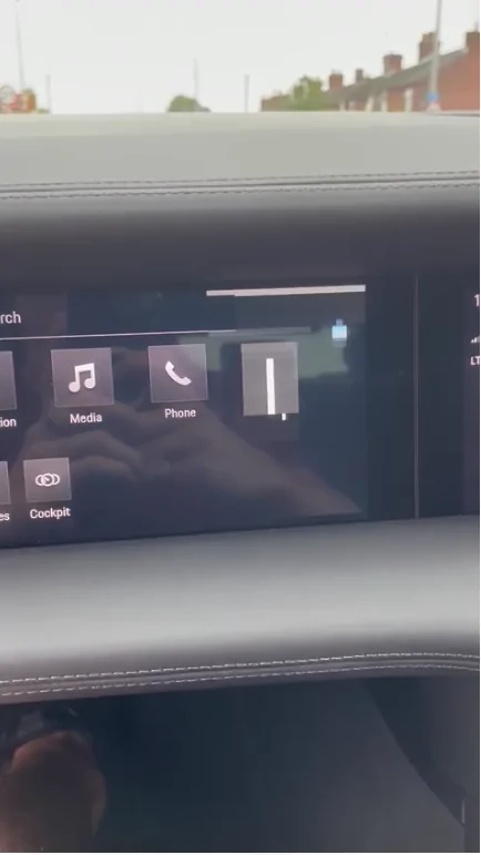 Porsche Taycan Passenger screen flickering and whiting out 1630618789324