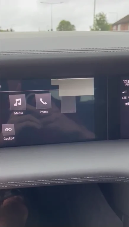 Porsche Taycan Passenger screen flickering and whiting out 1630618809071