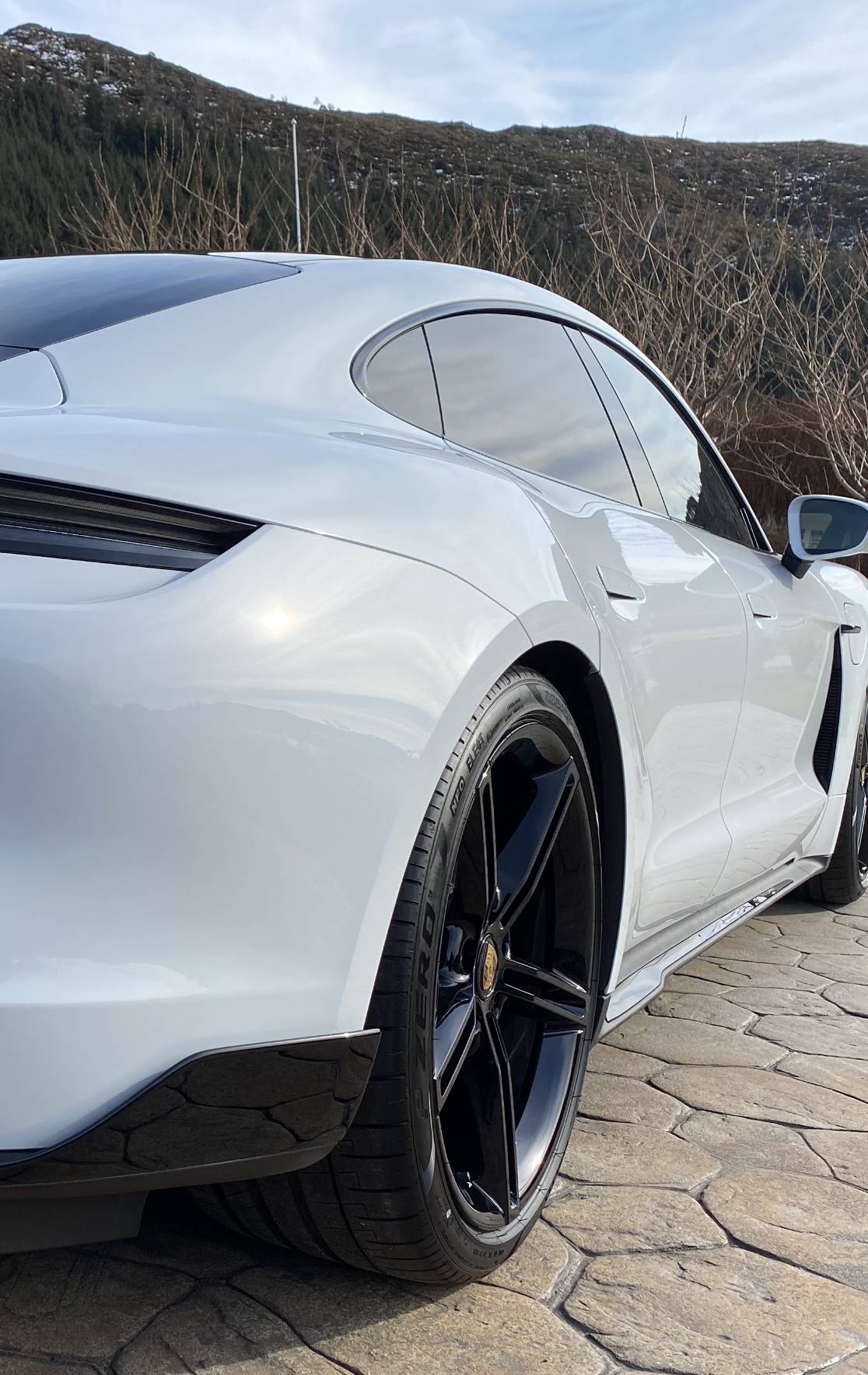 Porsche Taycan CARRARA WHITE Taycan Club C310191F-E762-4613-B777-01C814D4C0B5