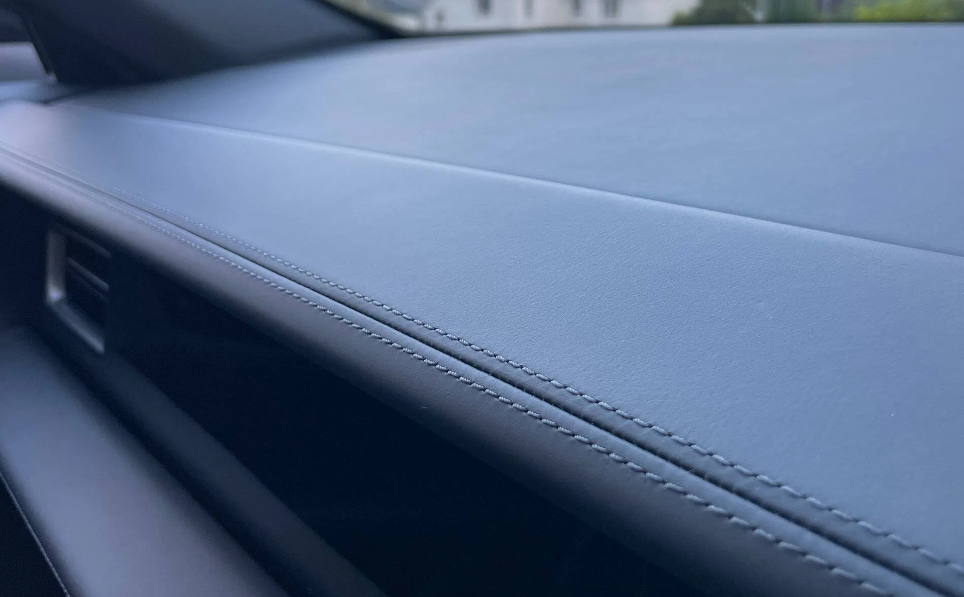Porsche Taycan Olea vs Full Leather IMG_0998