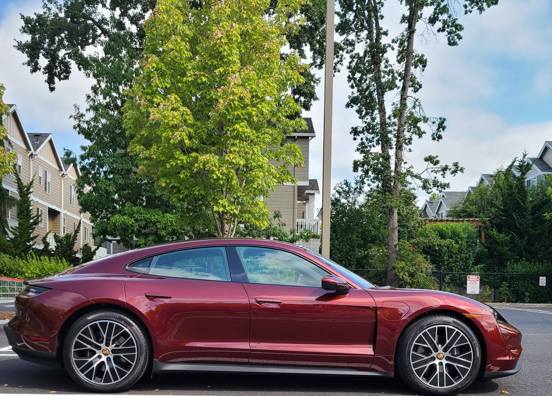Porsche Taycan CHERRY METALLIC Taycan Club 20210818_104942