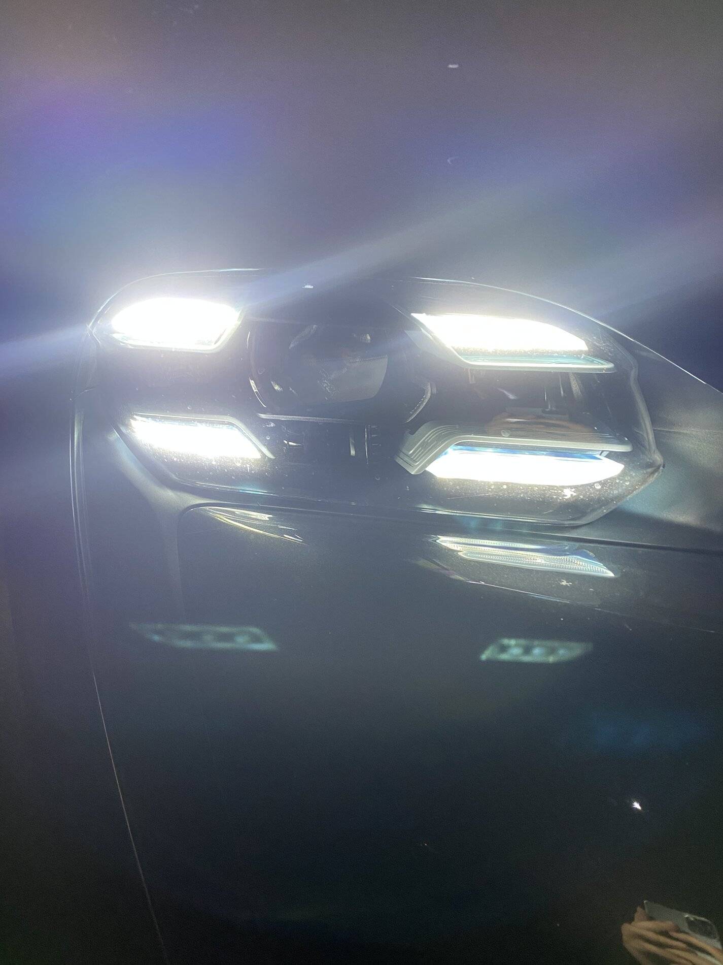 Porsche Taycan Is "LED-Matrix Design Headlights incl. Porsche Dynamic Light System Plus (PDLS+)" standard eq? 72242FF8-CAB3-4031-AB80-C597B5C99B47