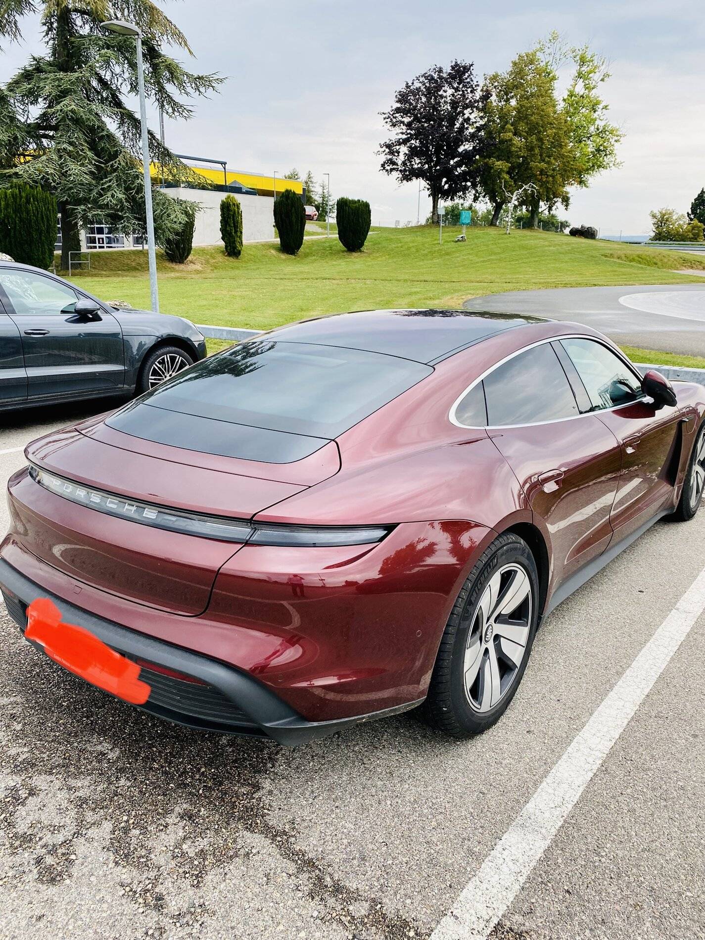 Porsche Taycan CHERRY METALLIC Taycan Club 27581299-E123-4D64-88DD-EC8B8C62E21E