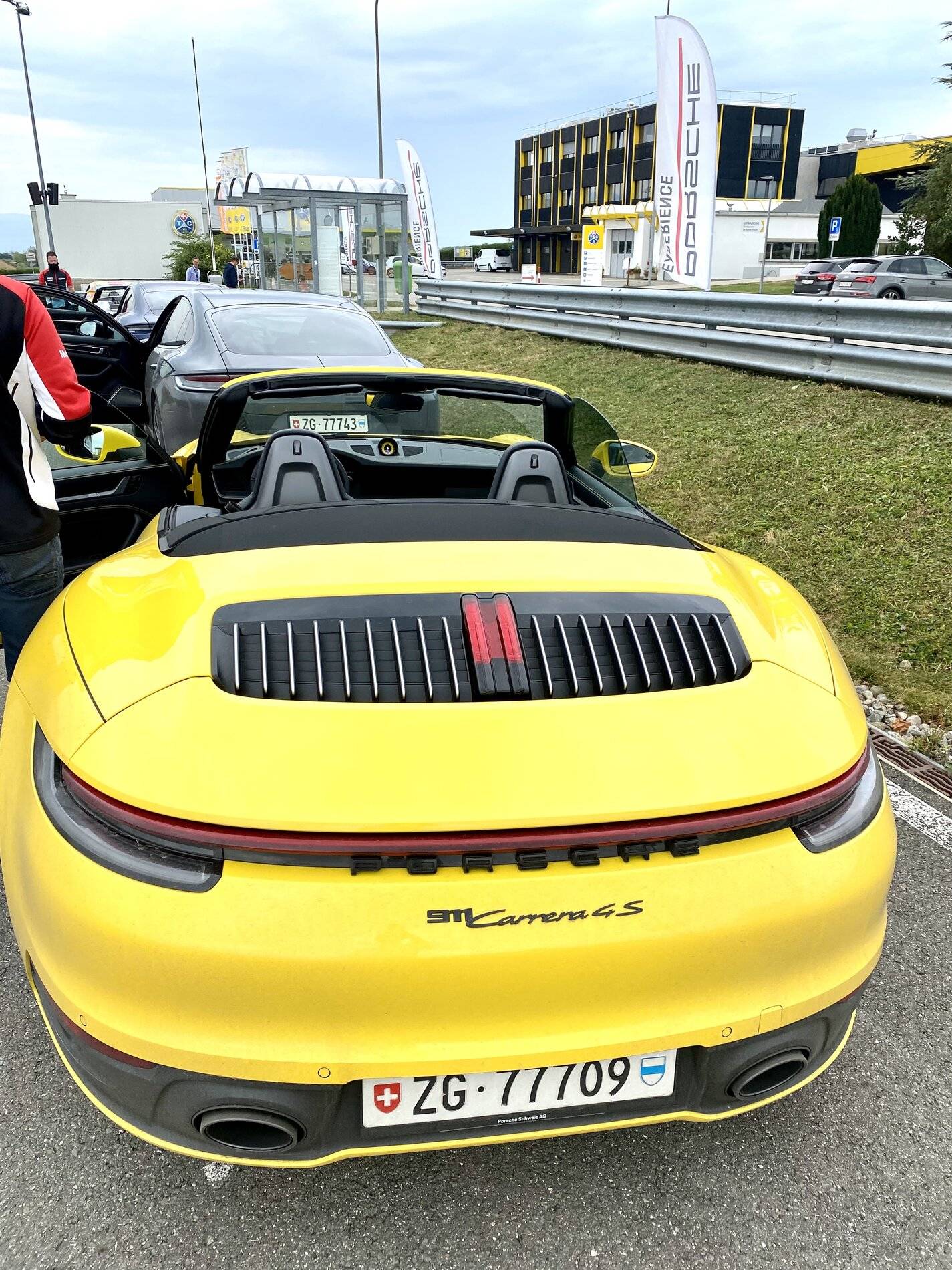 Porsche Taycan Porsche Experience Day - videos & pics A9782717-B10D-4DF7-806E-25214FBC7055