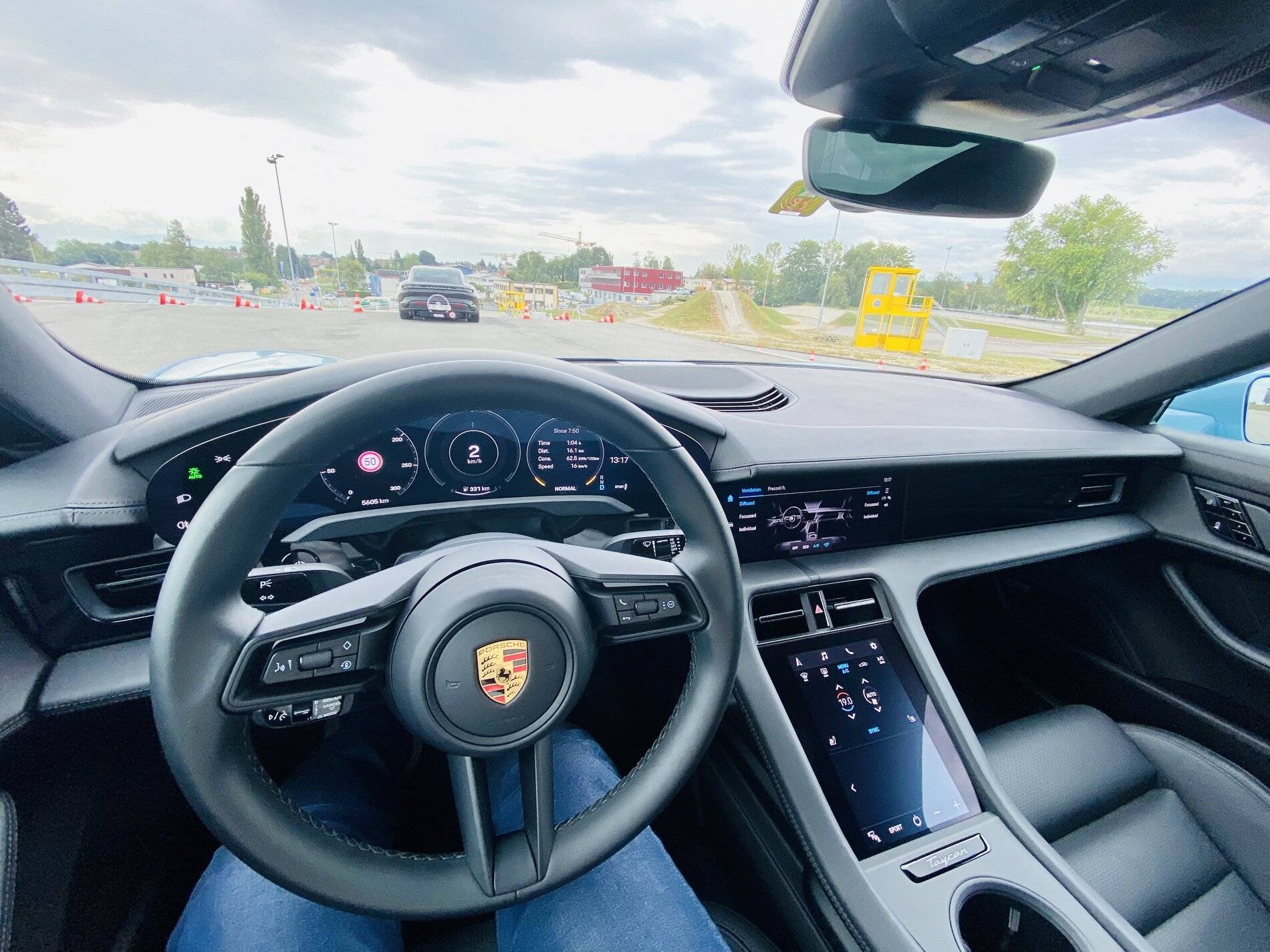 Porsche Taycan Porsche Experience Day - videos & pics 0CA6888B-DE38-4BBF-9E23-DE659EF2EF19