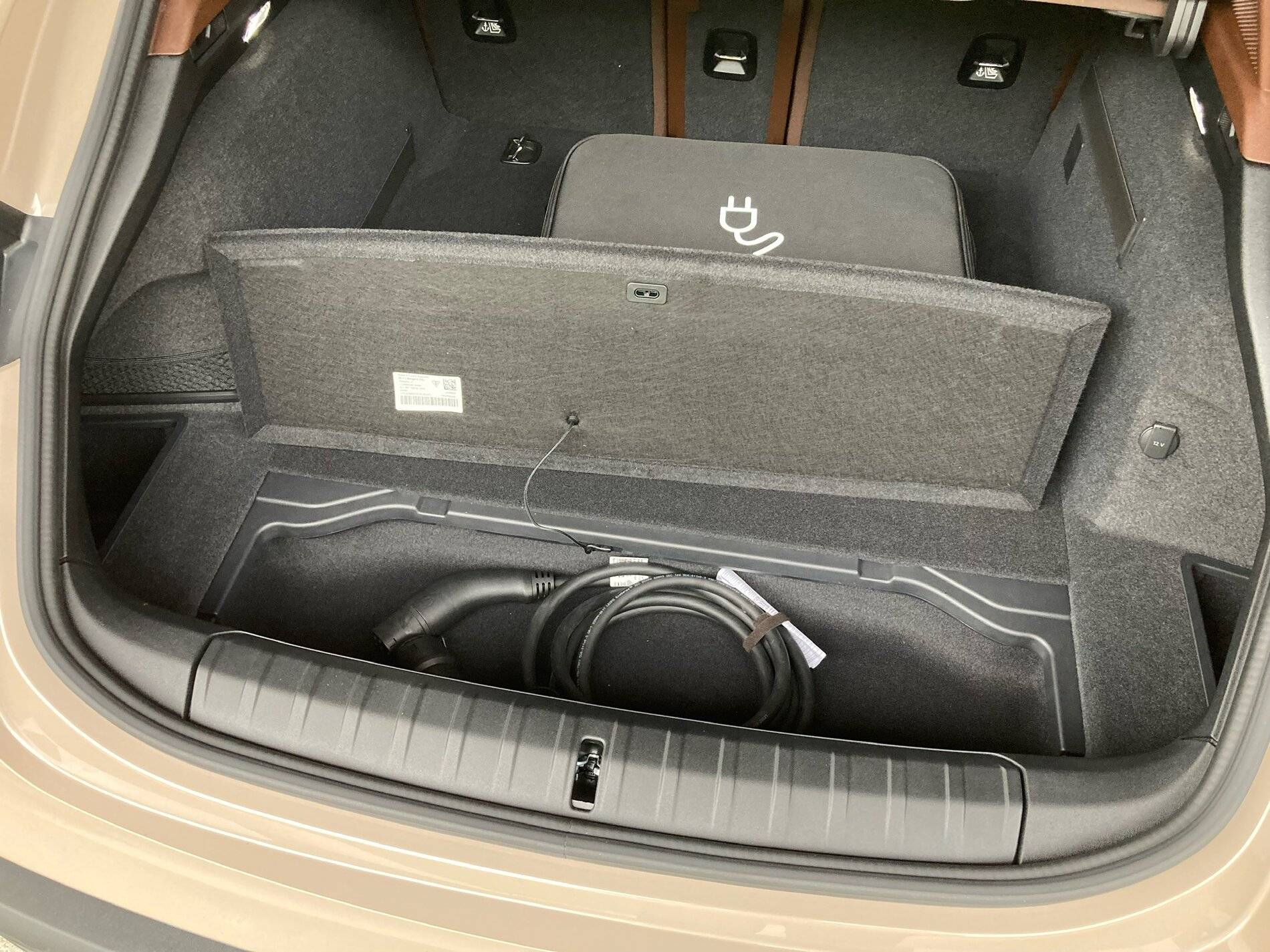 Porsche Taycan Storage compartment dimensions? D0E44115-93E0-4D8D-83EA-51D7FE9C5D04