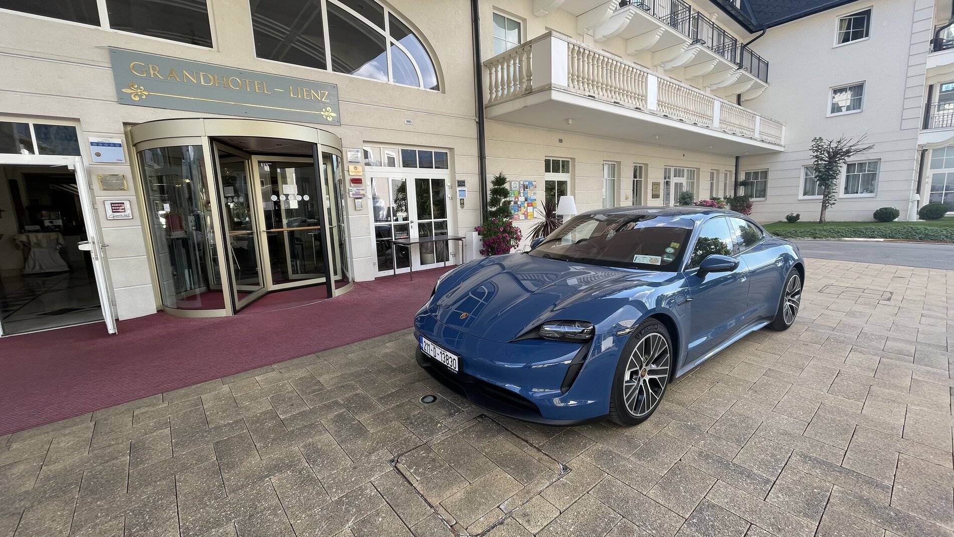 Porsche Taycan NEPTUNE BLUE Taycan Club IMG_2748