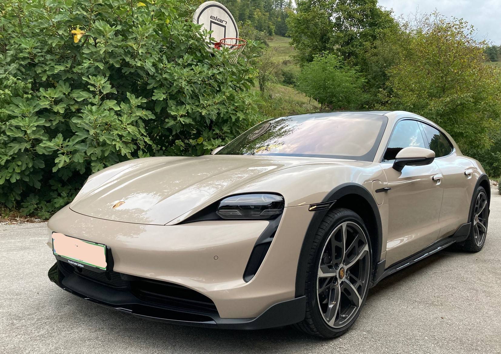 Porsche Taycan COFFEE BEIGE Taycan Club t_2