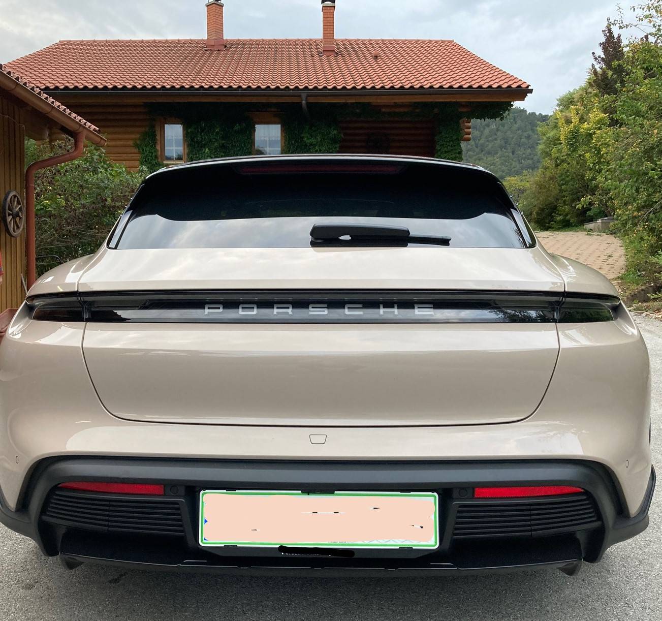 Porsche Taycan COFFEE BEIGE Taycan Club t_3