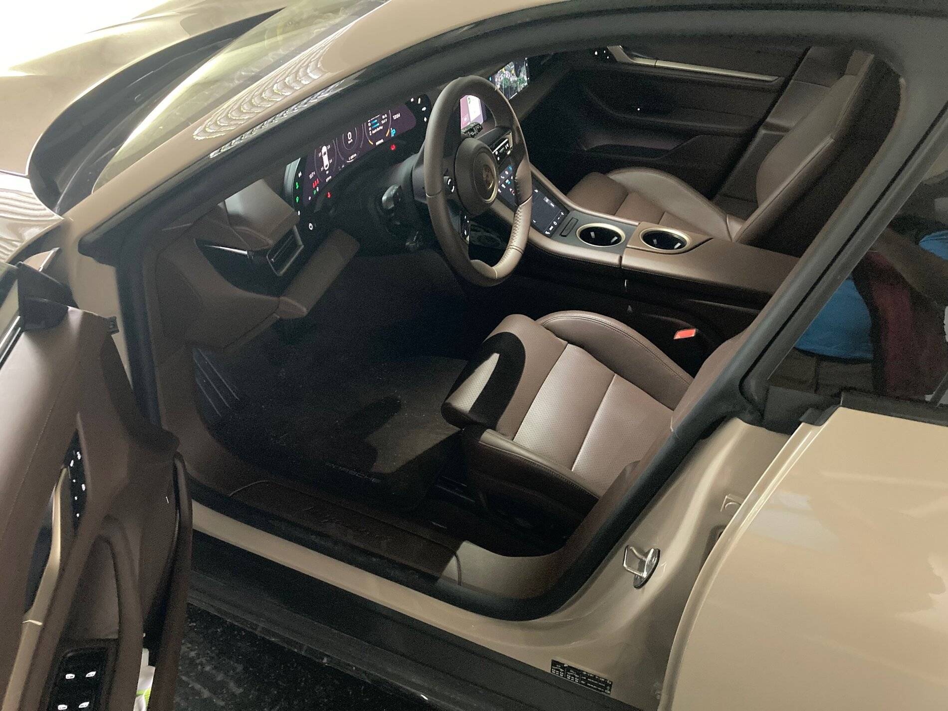 Porsche Taycan Crayon Turbo, do I go Black Olea or Blackberry/Bramble Leather? o1